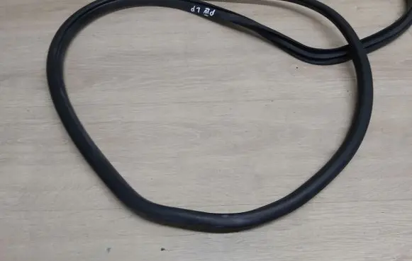 Toyota Prius (XW50) Rubber seal sliding door (on door) P4USZCZELKADRZWILP