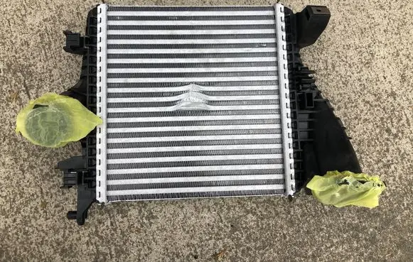 Audi Q7 4M Intercooler radiator 4M0145803BM MP165002 PL1824