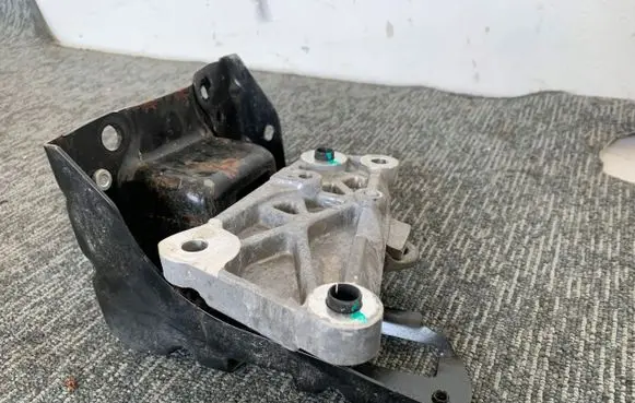 Opel Crossland X Gearbox mounting bracket 