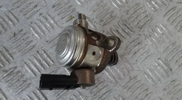 Volkswagen Taigo Fuel injection high pressure pump 05E127027A