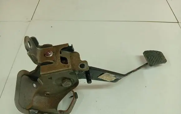 Hyundai i30 Clutch pedal 328021H130