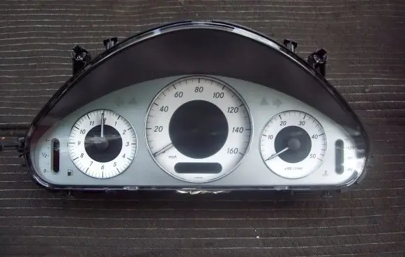 Mercedes-Benz E W211 Speedometer (instrument cluster) A2114407711 110080382076