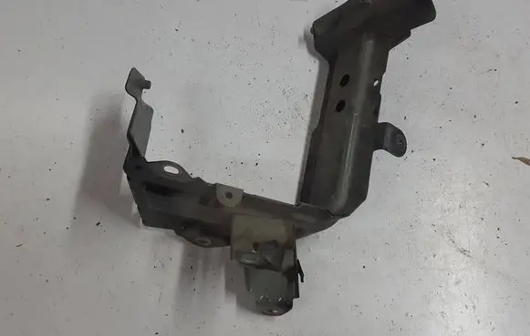 Audi Q7 4M Fender mounting bracket 4M0821162B