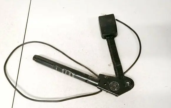 Front seatbelt buckle