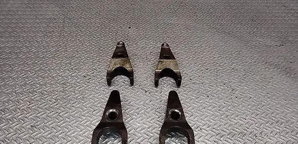 Toyota Avensis T270 Fuel Injector clamp holder 