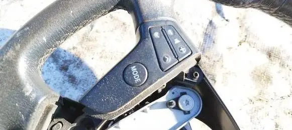 Toyota Avensis T250 Steering wheel buttons/switches 
