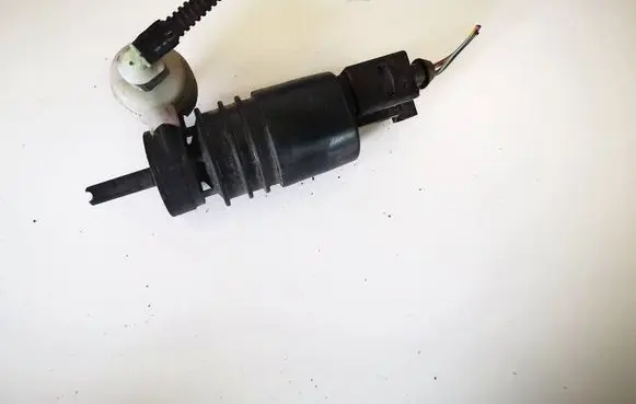 Mercedes-Benz B W245 Windscreen/windshield washer pump 2048660221