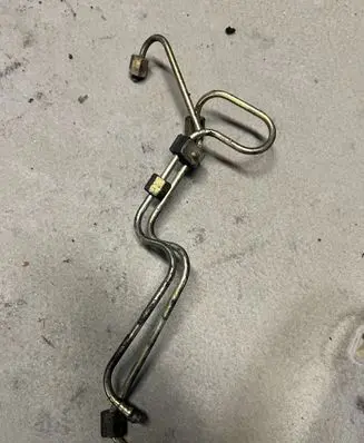 Mitsubishi Pajero Fuel injector supply line/pipe 