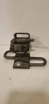 Volkswagen Touran I Front door lower hinge 1T0831412C