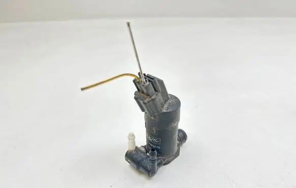 Ford Focus Windscreen/windshield washer pump 1S7117K624FE