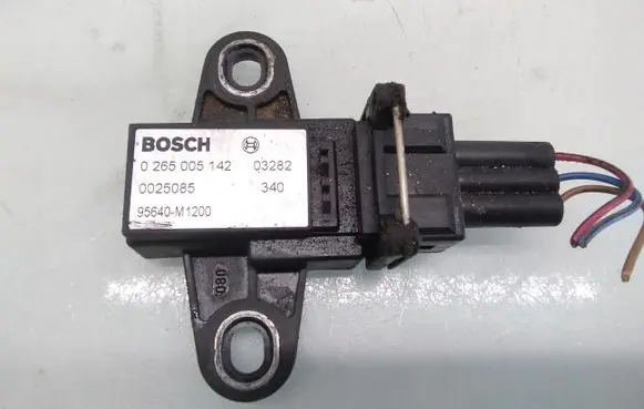 KIA Sorento Airbag deployment crash/impact sensor 0265005142