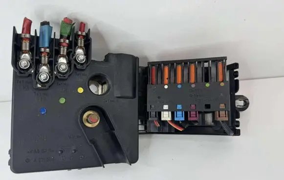 Mercedes-Benz E W211 Fuse module A2115461341 02093