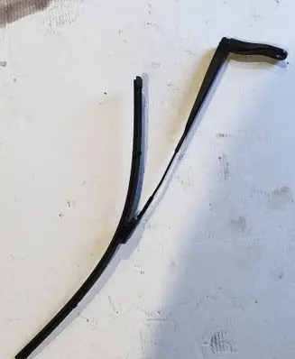 Opel Corsa F Front wiper blade arm 9822931680
