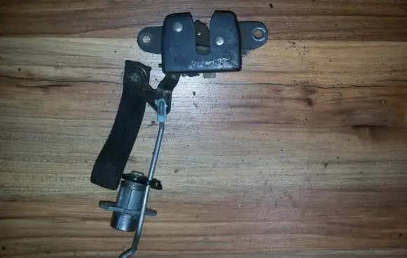 Honda Prelude Tailgate/trunk/boot lock/catch/latch