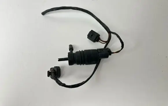 BMW X5 E53 Windscreen/windshield washer pump 