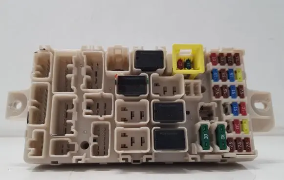 Mitsubishi Space Star Fuse module 8637B9 8637B993 18637B993