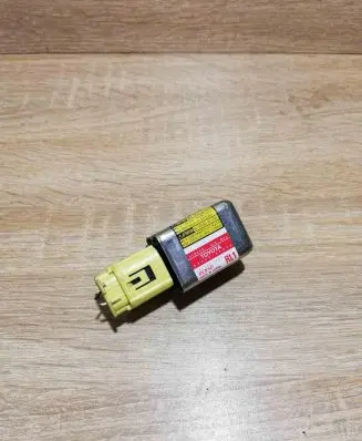 Toyota Prius (XW20) Airbag control unit/module 8986047040