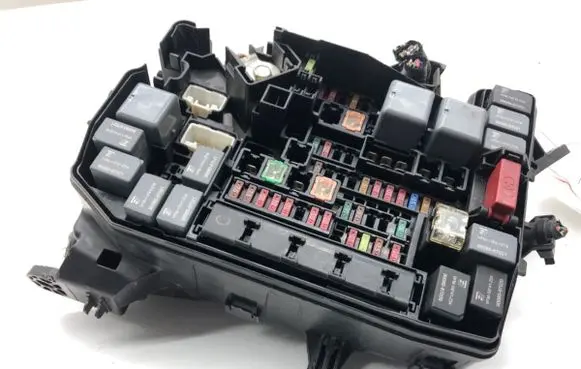 Toyota Auris E180 Fuse box set 