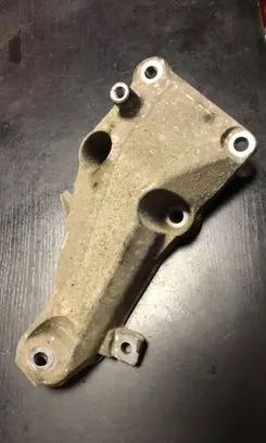 BMW 1 E81 E87 Engine mounting bracket 6760307