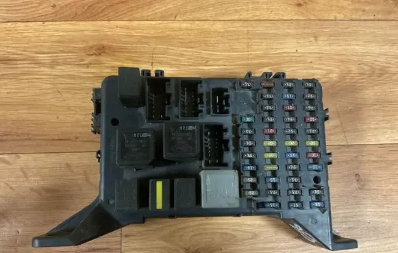 Ford Mondeo Mk III Fuse module 1S7T14A073AE