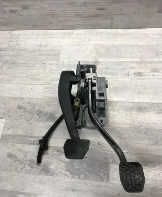 BMW 3 E90 E91 Pedal assembly 6779377 01020722 0102072207