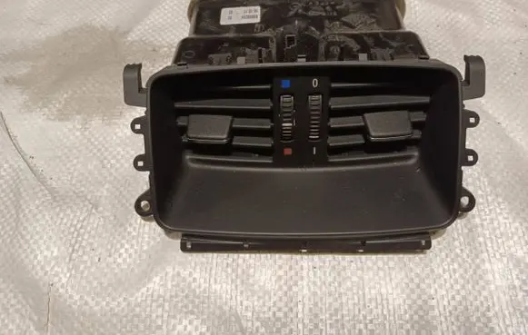 Rear air vent grill