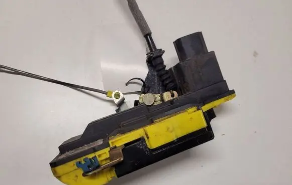 Volvo V70 Rear door lock 30699737