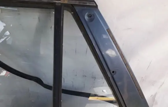 Mitsubishi Lancer Rear vent window glass 
