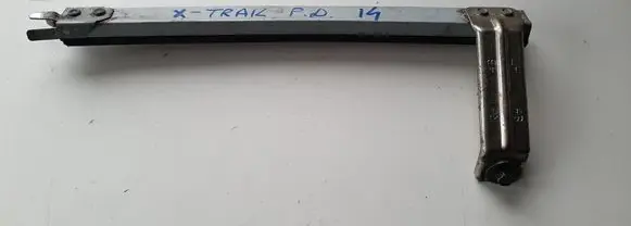 Nissan X-Trail T32 Front door windshield rail 
