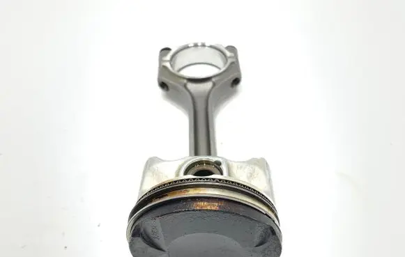 Suzuki SX4 S-Cross Piston with connecting rod 53S