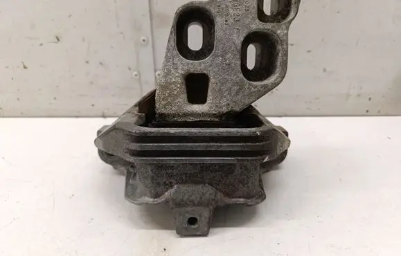 Mercedes-Benz CLA C117 X117 W117 Engine mount bracket