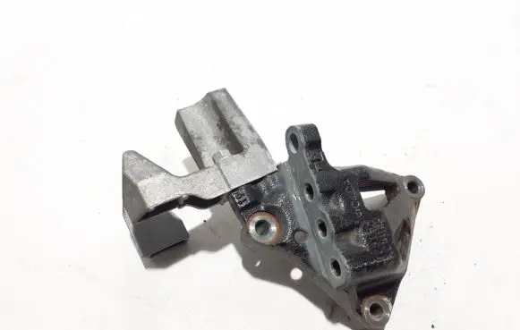 Toyota RAV 4 (XA50) Engine mounting bracket 1231525030