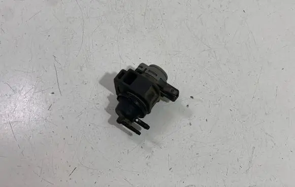 Renault Koleos I Turbo solenoid valve 8200575400