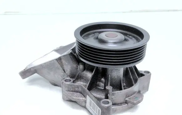 BMW 5 E60 E61 Water pump 7790045 4090790