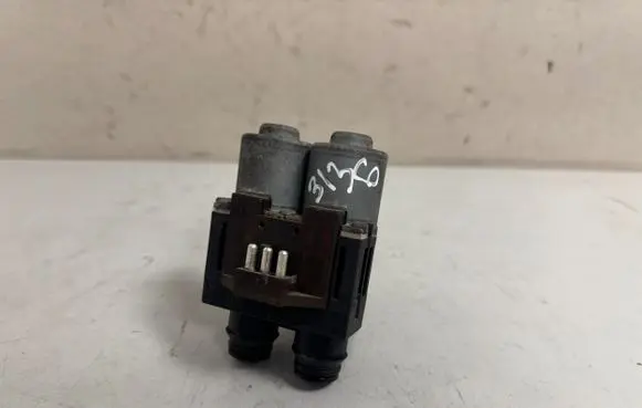 Mercedes-Benz E W210 Coolant heater control valve 0018307884 1147412115