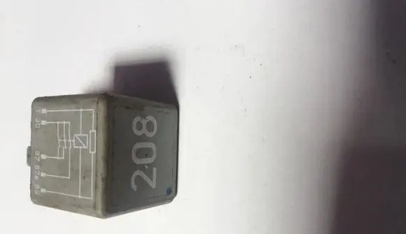 Audi A6 S6 C5 4B Other relay 8A095253B