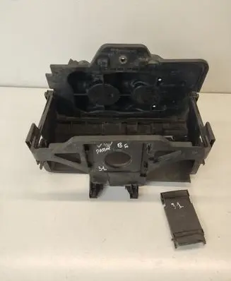 Volkswagen PASSAT B6 Battery tray 110915333 1J0915337