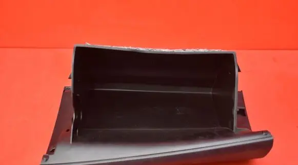 Mitsubishi Lancer VIII Glove box