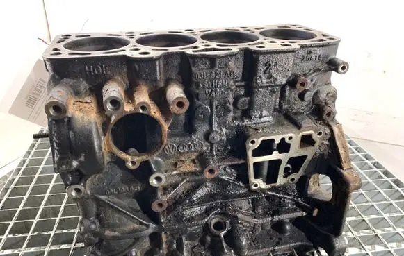 Volkswagen PASSAT B7 Engine block CFF