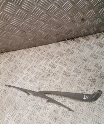 Nissan X-Trail T31 Rear wiper blade arm