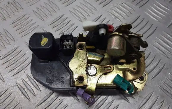 Chrysler PT Cruiser Front door lock