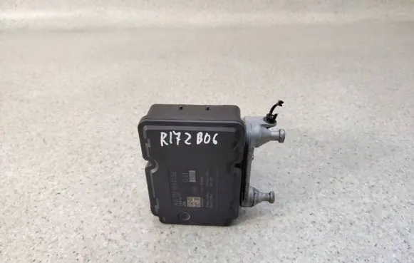Mercedes-Benz SLK R172 ABS Pump A1729014100 A1724312612