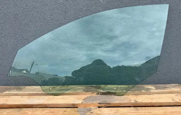 Volvo S90, V90 Front door window glass four-door