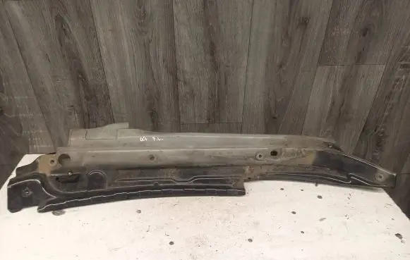 Audi Q7 4L Fender mounting bracket 4L0805176A 47706