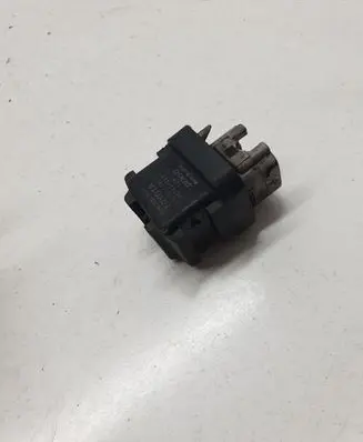 Toyota RAV 4 (XA20) Glow plug pre-heat relay 2861067010 1567000671