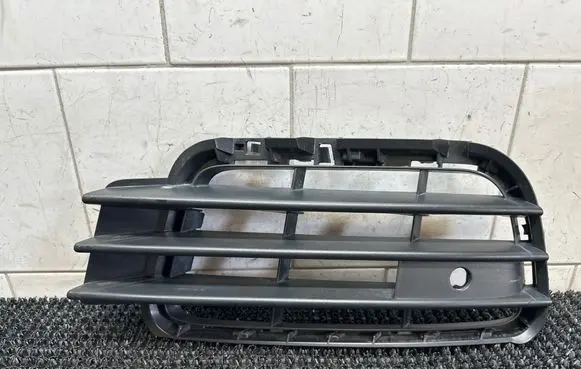 Volkswagen Touareg II Front bumper lower grill 7P6853665A