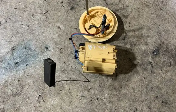 Mercedes-Benz ML W164 In-tank fuel pump A1644702094