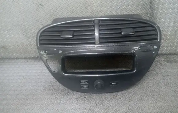 Peugeot 607 Dash center air vent grill