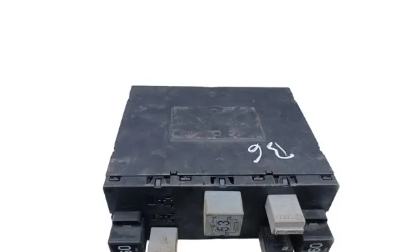 Volkswagen PASSAT B6 Fuse module 3C0937049E