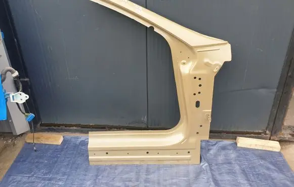 Tesla Model S (B) Pillar trim (exterior) TESLASMS